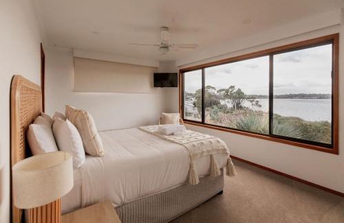 Lewisham House | Seagrass Coastal Retreat with direct beach access