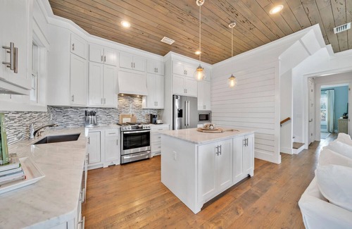 SeaNest Village House | Seagrove Beach Villa- Dog Friendly!- Golf Cart