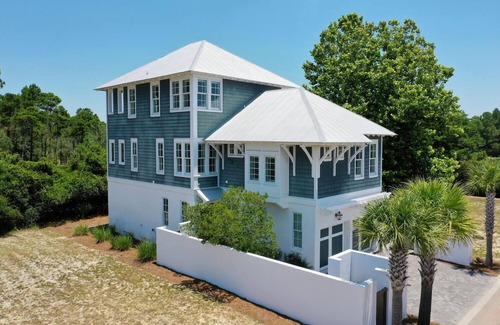 SeaNest Village House | Seagrove Beach Villa- Dog Friendly!- Golf Cart