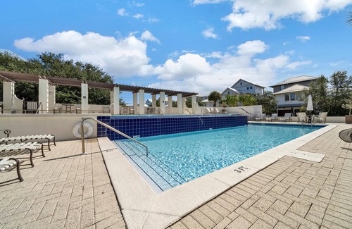 SeaNest Village House | Seagrove Beach Villa- Dog Friendly!- Golf Cart