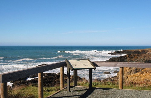Shelter Cove Condo | Seagull by OceanviewHotTubs Oceanfront Tesla charging Oceanfront Shelter Cove