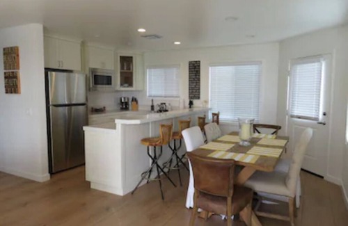 Ocean Beach Cottage | Seahorse Cottage -Stunning Views, Steps from Ocean Beach
