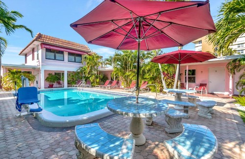 Pompano Beach Hotel | Seahorse Guesthouse