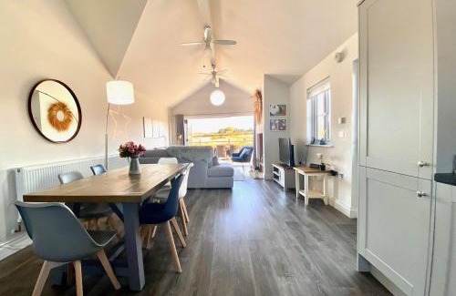 Filey House | Seahorse Lodge at The Bay Filey, sleeps up to 6, and 2 dogs stay for free!