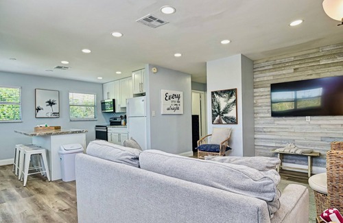 Sanibel Apartment | Seahorse Suites #1. Pet Friendly Beach HAVEN!