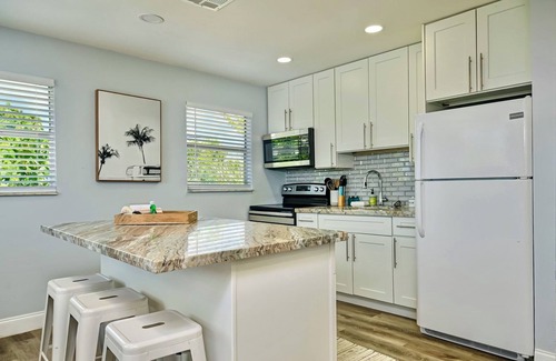 Sanibel Apartment | Seahorse Suites #1. Pet Friendly Beach HAVEN!