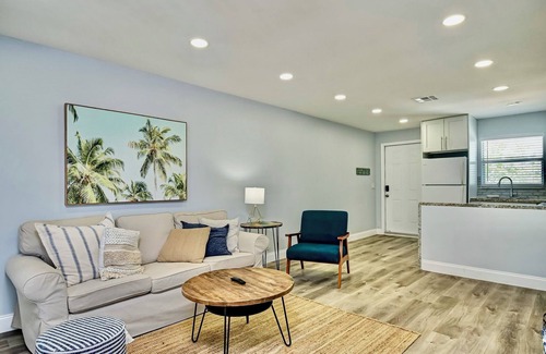 Sanibel Apartment | Seahorse Suites #2. Fun,Beach, Games, Memories!