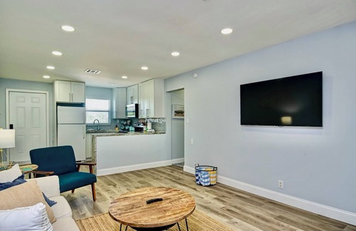 Sanibel Apartment | Seahorse Suites #2. Fun,Beach, Games, Memories!