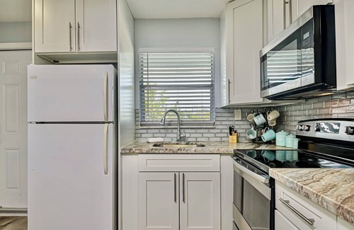 Sanibel Apartment | Seahorse Suites #2. Fun,Beach, Games, Memories!