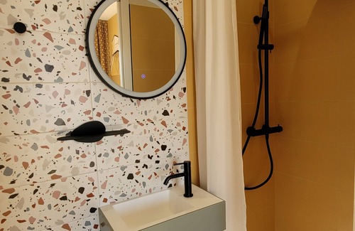 Royan Hotel | SEAKUB HOTEL