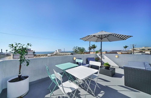 Old Towne House | Seal Beach Private Guest Suite · 180° Ocean Views from Private Rooftop Deck