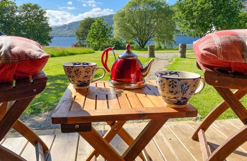 Cairndow Cabin | Seal Cove Cabin, peaceful, private, couples retreat, loch side & pet friendly (1 only)