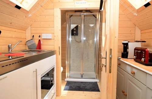 Cairndow Cabin | Seal Point Cabin, peaceful, private, couples retreat, loch edge & pet friendly (1 only)