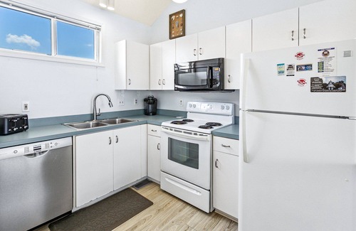 Ocean Sands House | Sealoft Village Retreat – Pool & Beach Access