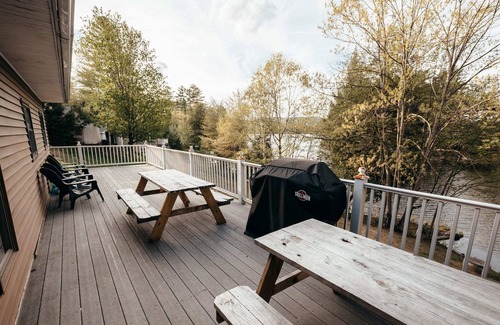 Andover House | Seamless Beach Access- Capitvating Lake Views