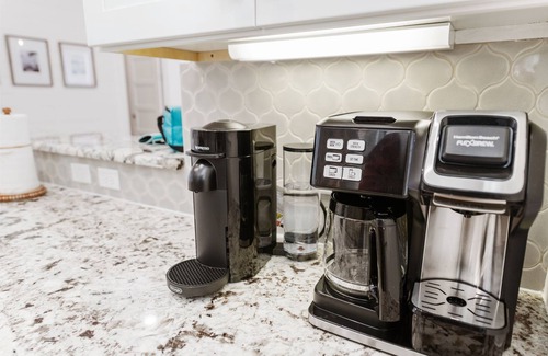 Greenway Park House | Seaplane Cottage, Dog Friendly! 4 Bikes