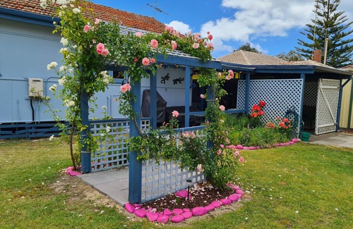 Geographe Cottage | SeaRose Busselton - relax by the beach