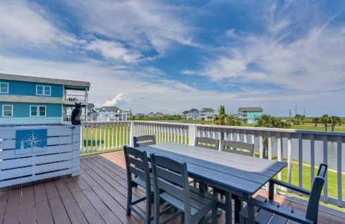 Galveston House | Seas The Day Home with Pool Access in Galveston