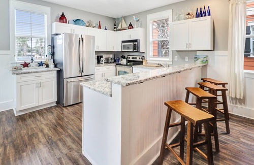 Port St. Joe House | SEAS THE DAY IS A PRIVATE 2BD COTTAGE WITH 3 COMMUNITY POOLS, PET FRIENDLY!