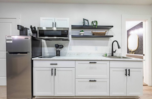 Pensacola Apartment | SeaSalt Studio 1 Bedroom 3 Miles to Pensacola Beach and minutes from Downtown