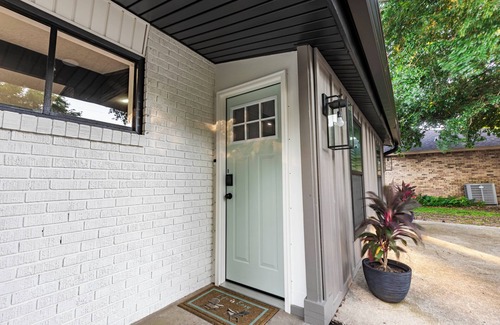 Pensacola Apartment | SeaSalt Studio 1 Bedroom 3 Miles to Pensacola Beach and minutes from Downtown