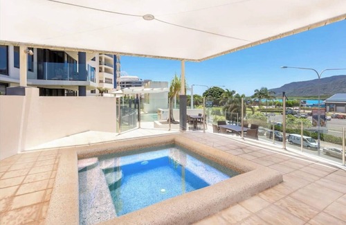 Cairns Central Business District Apartment | Seascape: Luxury Waterfront Living in the Heart of Cairns