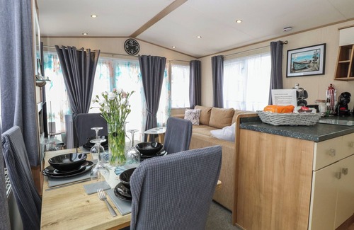 Hopton Cottage | SEASHELL LODGE, 50 FOXBURROW HANG, pet friendly in Belton, Norfolk