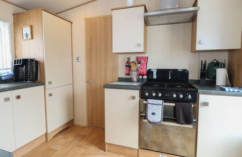 Hopton Cottage | SEASHELL LODGE, 50 FOXBURROW HANG, pet friendly in Belton, Norfolk