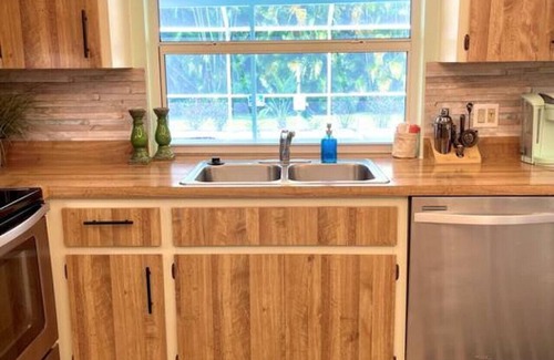 Iona House | Seashell Palms - Close to Sanibel Island & Fort Myers Beach