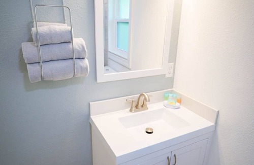 South Venice Apartment | Seashell Room Manasota Delux Villas
