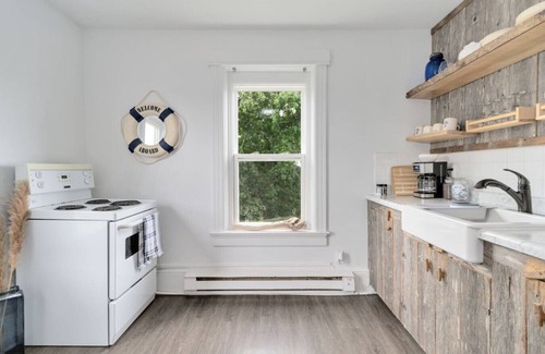 Lunenburg Apartment | Seashell Suite - Heart of Lunenburg