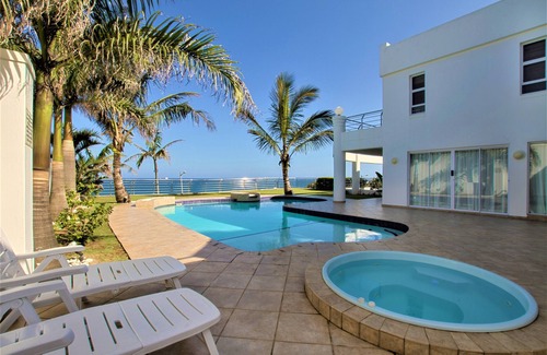 Umhlanga Apartment | Seashelles Apartment A With Beach Views in Umhlanga Rocks