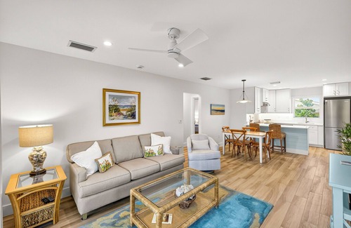 Sanibel Condo | SeaShells Unit 34 - Sanibel 2BR/2BA Condo w/full Kit. Sandy path to Gulf Access