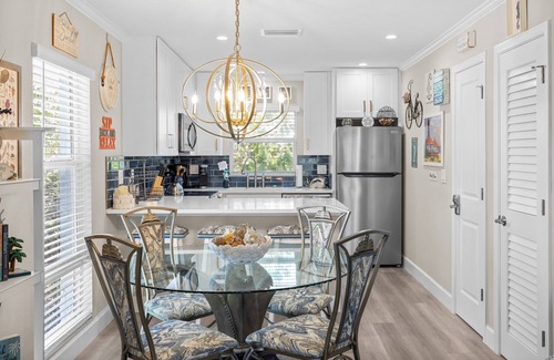 Sanibel Condo | SeaShells Unit 43 – Bright & Cheerful 2BR/2BA with Easy Beach Access