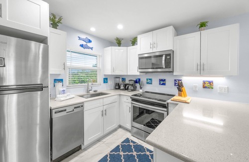 Sanibel Condo | SeaShells Unit 44 – Soothing Coastal 2BR/2BA with Pool & Easy Beach Access