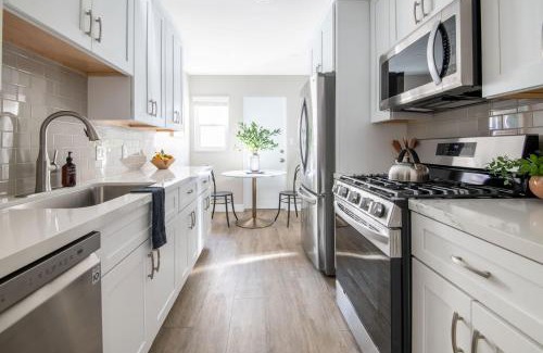 Village of La Jolla Apartment | Seashore Buyout by AvantStay Sleeps 21 7 Spaces