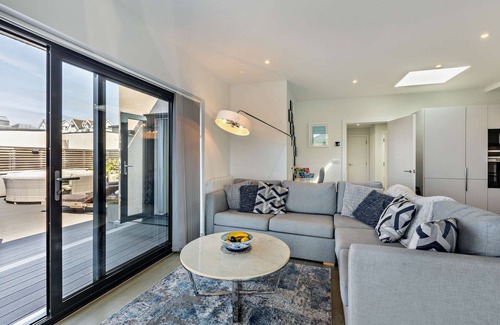 Mortehoe Apartment | Seashore -W18 - Three Bedroom Apartment, Sleeps 6