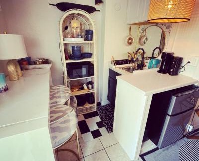 Waikiki Apartment | Seashore Waikiki studio 1 block from a beach No Resort Fees