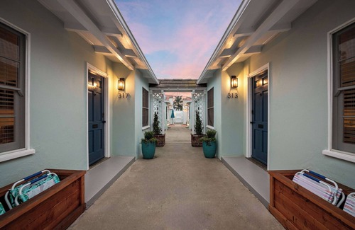 Beach Barber Tract House | Seaside 1BR Steps to Windansea Beach & Peek Views