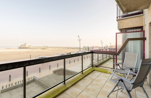 Blankenberge Apartment | Seaside Apartment in Zeedijk near the Beach