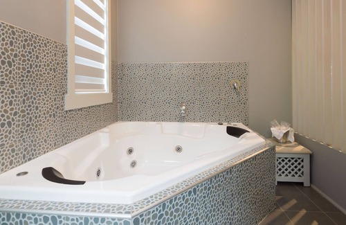 Seaford Apartment | Seaside Boutique Accommodation, just moments to Seaford Beach
