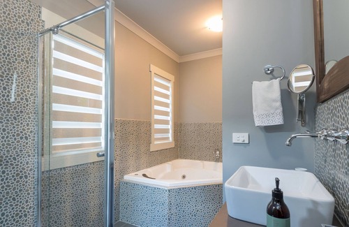 Seaford Apartment | Seaside Boutique Accommodation, just moments to Seaford Beach