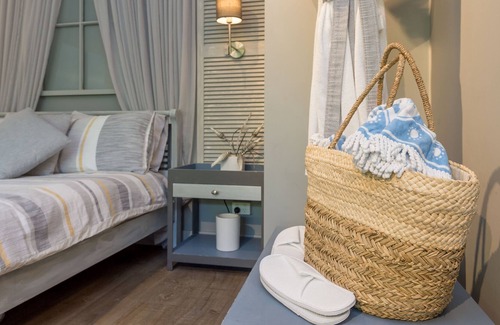 Seaford Apartment | Seaside Boutique Accommodation, just moments to Seaford Beach