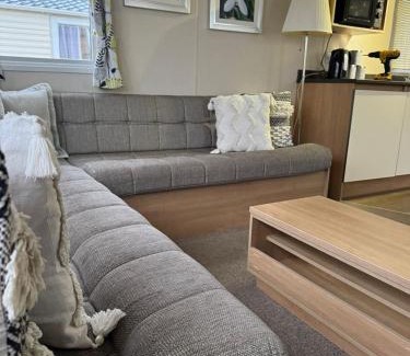 Rhyl House | Seaside Charm Cabin Retreat in Rhyl