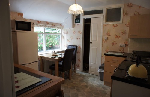 Llanfairfechan Cottage | Seaside Cottage, Dogs Welcome - good walks, by beach & Snowdonia National Park