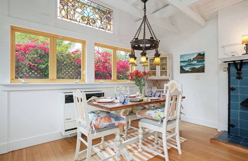 Montecito House | Seaside Cottage - Romantic Haven by the Beach