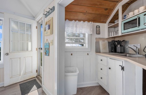South Yarmouth Cottage | Seaside cottage with Nantucket Sound views await at The Sea Rose