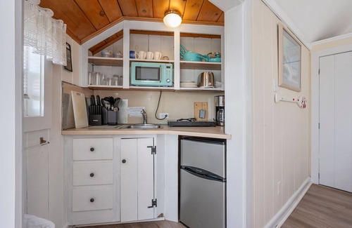 South Yarmouth Cottage | Seaside cottage with Nantucket Sound views await at The Sea Rose