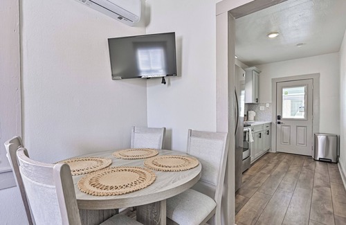 South Houston Cottage | Seaside Cottage-Walk 2 Beach!