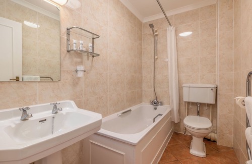 Nairn Hotel | Seaside Elegance Near Inverness—Golf, Castles & Comfort Await
